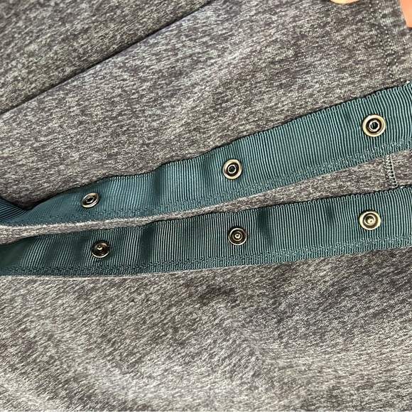 Lululemon Vinyasa Wrap / Customizable Snap Scarf - Picture 5 of 6